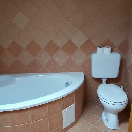 Folyoka Vendeghaz 3* Egyházasgerge